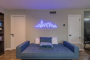 Interior - Large Spacious House w/ Pool Table/Fire Pit!
Close to Downtown,The Pearl,Airport (San Antonio)