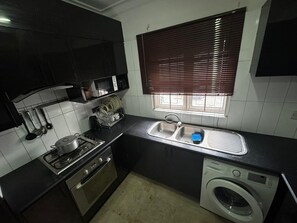 ثلاجة، ميكروويف، فرن، غلّاية كهربائية