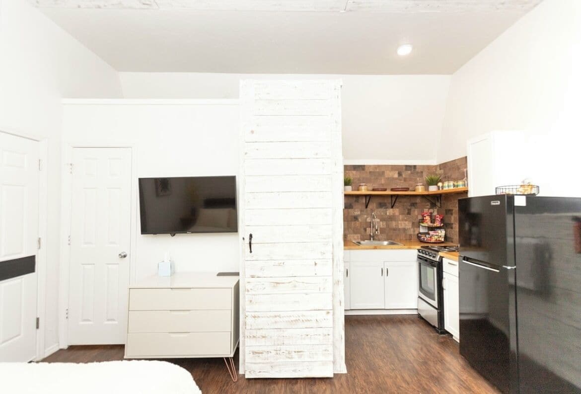 冰箱、微波炉、烤箱、炉灶