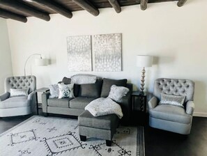 Smart TV y chimenea 
