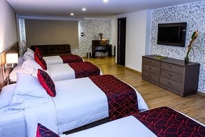 In-room safe, desk, soundproofing, iron/ironing board - SM Grand Hotel (Bogotá)