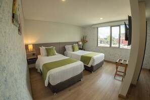 In-room safe, desk, soundproofing, iron/ironing board - SM Grand Hotel (Bogotá)