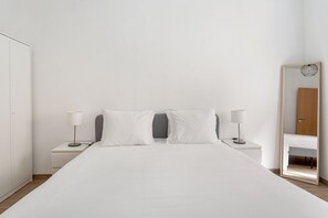 3 bedrooms, iron/ironing board, bed sheets