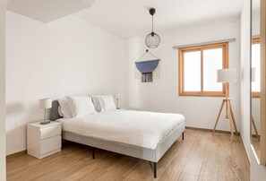 3 bedrooms, iron/ironing board, bed sheets - JOIVY Central & spacious apt in Porto (Porto)