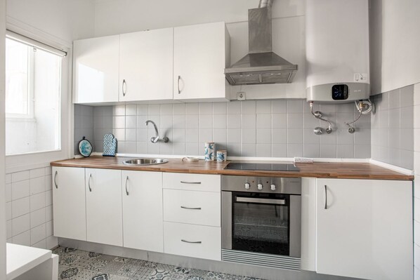 Fridge, oven, stovetop, toaster