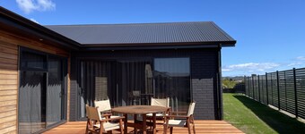 Stylish New Retreat in Taupo
-- Fireplace, BBQ, Walk to lake, Countdown