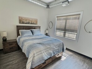2 bedrooms, iron/ironing board, WiFi
