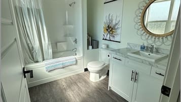 Tina, secadora de cabello, toallas