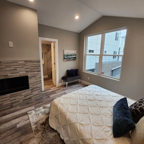5 bedrooms, iron/ironing board, WiFi, bed sheets