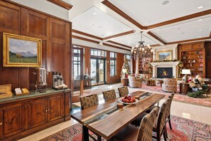 Dining - The Ritz-Carlton Club | 3 Bedroom Residence 8311, Ski-in & Ski-out Resort in Aspen Highlands (Aspen)