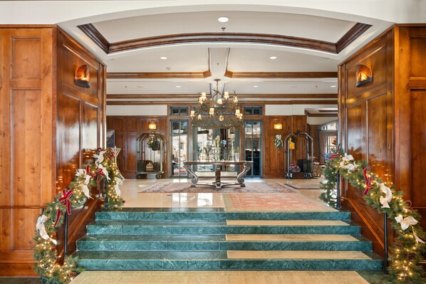 Lobby - The Ritz-Carlton Club | 3 Bedroom Residence 8315, Ski-in & Ski-out Resort in Aspen Highlands (Aspen)