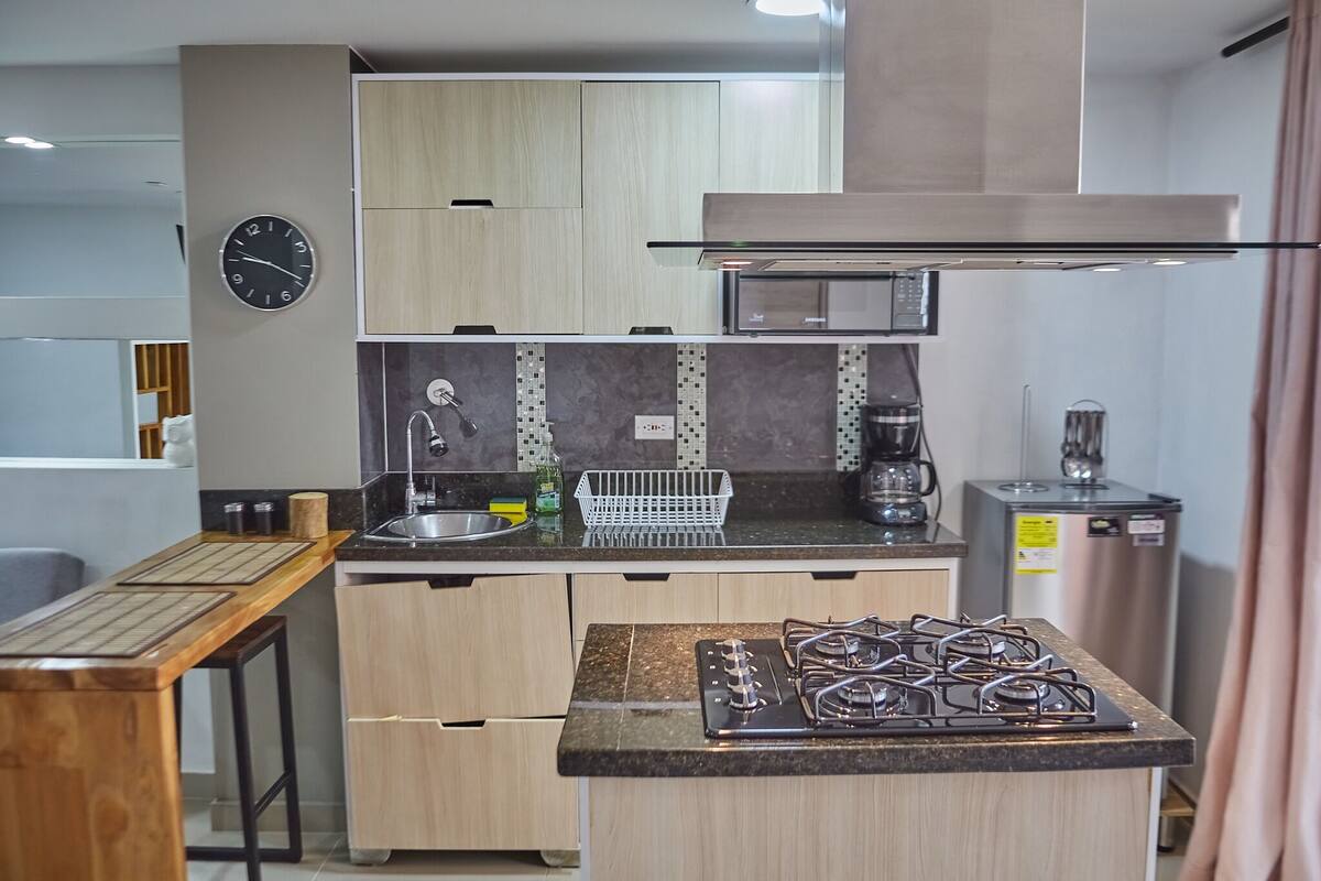Apartamento família | Cozinha privada | Geladeira grande, fogão, cooktop, liquidificador