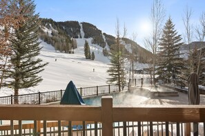 A heated pool - The Ritz-Carlton Club | Two-Bedroom WR 2305, Ski-in & Ski-out Resort in Aspen Highlands (Aspen)