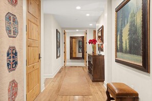 Interior - Obermeyer Place Unit 102 Park | Expansive Luxury Condo Walking Distance to Gondola & Restaurants (Aspen)