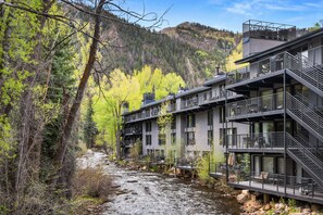 Exterior - Chateau Roaring Fork 22 | Mountain Chic 4-BR Condo on Roaring Fork River – Walk to Downtown Aspen (Aspen)