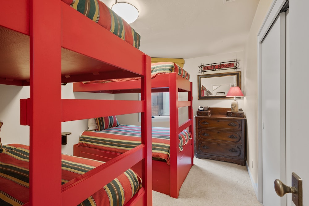 Shadow Mountain Unit 15 | Spacious Ski-in, Ski-out Townhouse With Great Views & Gas Fireplace - Aspen, CO