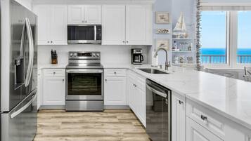 Refrigerador, microondas, horno y parrilla de estufa