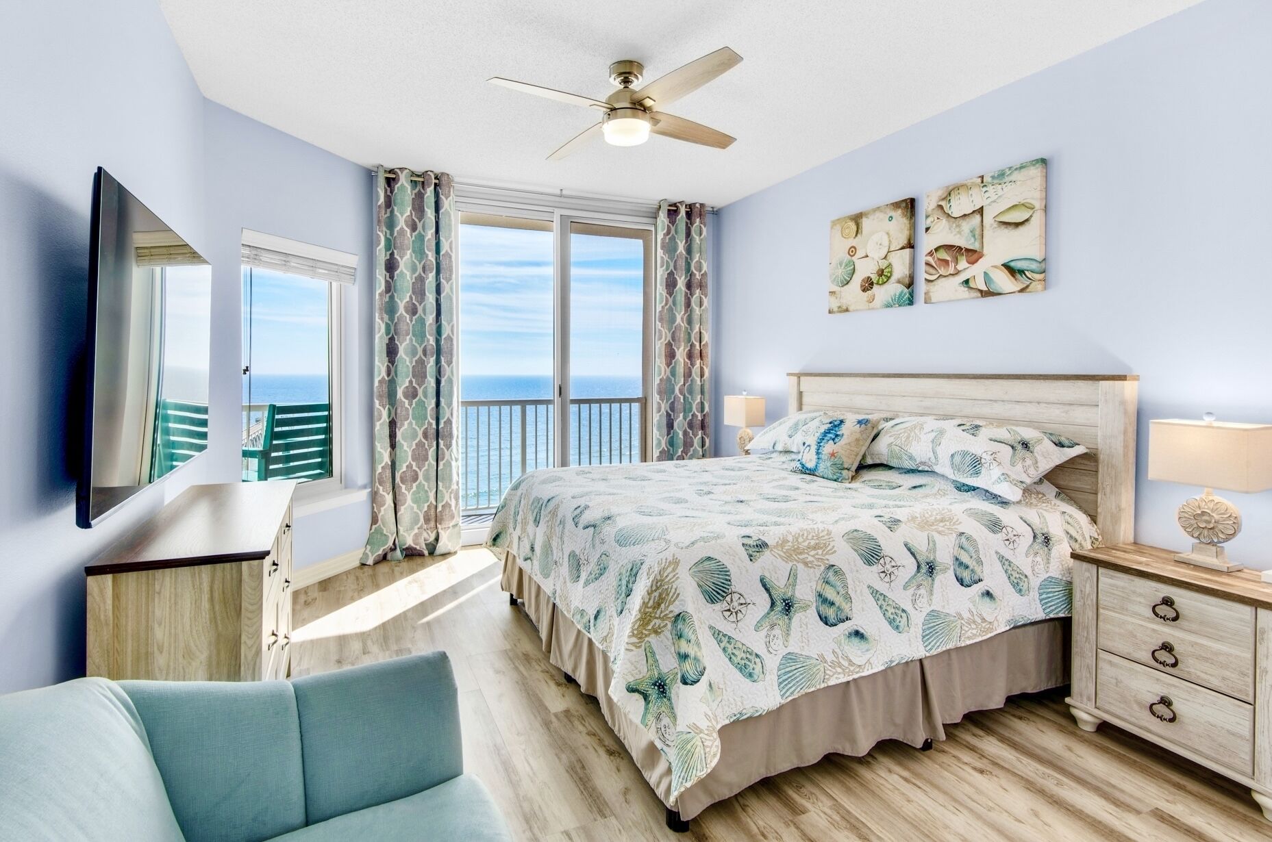 3 chambres, coffres-forts dans les chambres, fer et planche à repasser