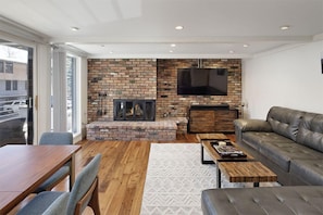 TV, fireplace