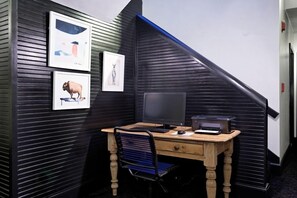 المنشأة من الداخل