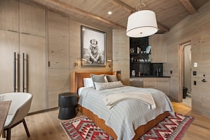1 bedroom, WiFi - Independence Square 301 | Great Hotel Room with Excellent Location & Rooftop Hot Tub (Aspen)