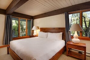 2 室のベッドルーム、WiFi (無料)、ベッドシーツ