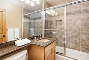 Bathtub, hair dryer - Fasching Haus Unit 180 | Cozy, Deluxe Condo with Private Deck, 2 Blocks from Downtown (Aspen)