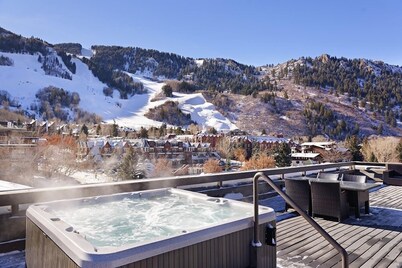 Independence Square 210 | Beautiful Studio with Kitchenette, Great Location in Downtown Aspen