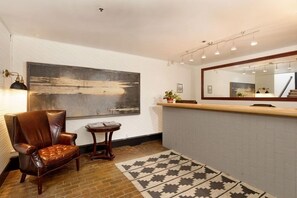 Lobby - Independence Square 210 | Beautiful Studio with Kitchenette, Great Location in Downtown Aspen (Aspen)