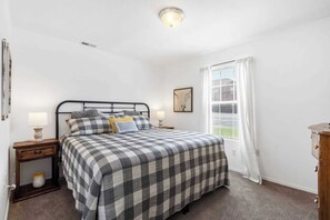 Condo, várias camas, varanda, vista para o jardim (Rustic Retreat) | 3 quartos, individualmente decorados, individualmente mobiliados