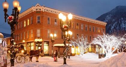 Independence Square Unit 303 | Corner Studio with Premier Finishes, Downtown Location