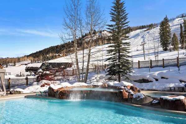 A heated pool - The Ritz-Carlton Club | 3 Bedroom Residence 8208, Ski-in & Ski-out Resort in Aspen Highlands (Aspen)