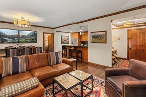 TV, fireplace, video games - Ritz-Carlton Club 3 Bedroom White River Premier 2303 (Aspen)
