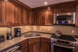 Fridge, microwave, oven, stovetop - Fasching Haus Unit 9 & 10 | 6 Bedroom, 6 BTH Condo, 2 Blocks to Downtown Aspen (Aspen)