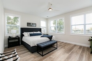 5 bedrooms, desk, WiFi, bed sheets