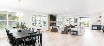 Victory Views Estate: Luxury Retreat for 25+ Guests