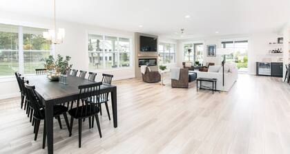 Victory Views Estate: Luxury Retreat for 25+ Guests