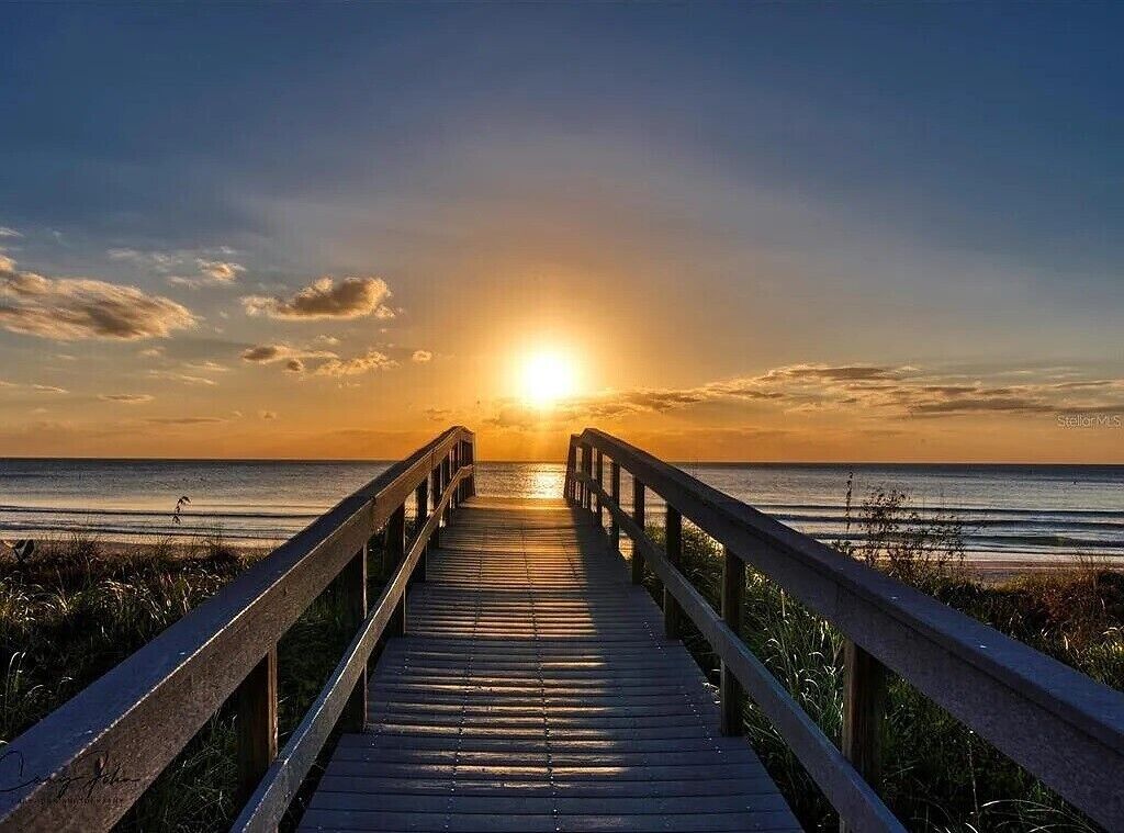 Beautiful Sunset Beach- Treasure Island's finest Gulf Front. heated pool.