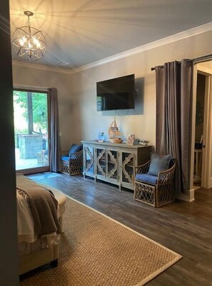 5 bedrooms - 5 Bedroom, 11 Beds, kayaks, boat, fireplace (Eucha)