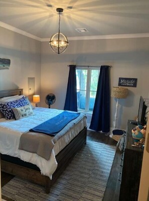 5 bedrooms - 5 Bedroom, 11 Beds, kayaks, boat, fireplace (Eucha)