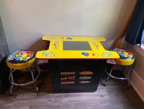 Games room - 5 Bedroom, 11 Beds, kayaks, boat, fireplace (Eucha)