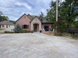 Exterior - 5 Bedroom, 11 Beds, kayaks, boat, fireplace (Eucha)