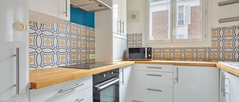 Réfrigérateur, micro-ondes, four, lave-vaisselle