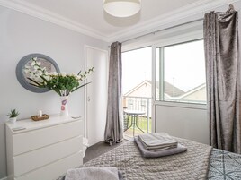 3 habitaciones, decoración personalizada y muebles diferentes 