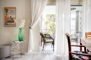 Condo, 1 King Bed with Sofa bed, Balcony, Garden View (Tiki Ali'i Retreat) | Interior