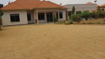 Apartment | 6 bedrooms, iron/ironing board, free WiFi
