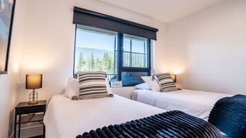 Condo | 2 quartos, ferros/tábuas de passar roupa, Wi-Fi de cortesia