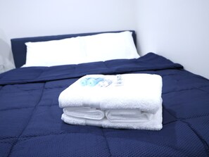 1 bedroom, iron/ironing board, WiFi, bed sheets - My Cozy-Snug Place - 1Brd - 8 mins to EWR (Elizabethport, NJ)