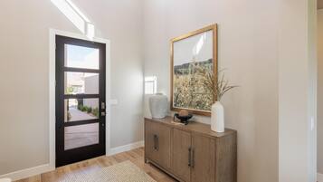 House, Multiple Beds (Red Mountain) | Interior