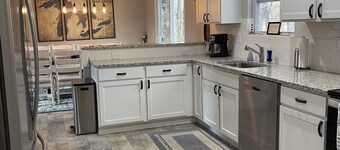 Endless Adventures! Huge Firepit, Pool Table, Sleeps 12, Close to Everything!